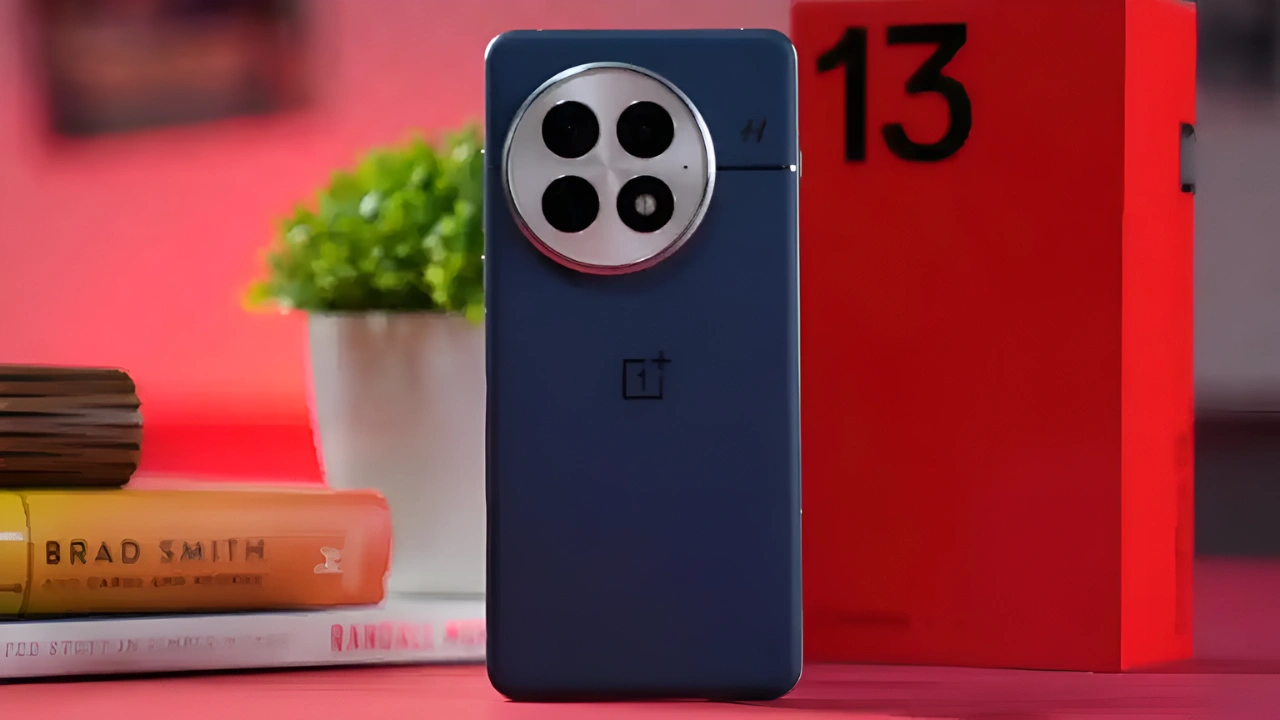 OnePlus 15 Tipped to Launch with 165Hz LTPO OLED Screen and Triple 50MP Cameras